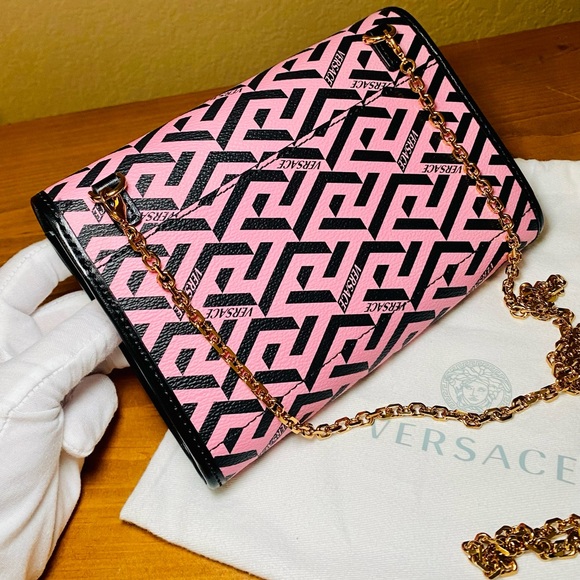 🎉 SALE 🎉 NEW Versace Pink La Greca Signature Coated Canvas Chain Crossbody Bag - Picture 6 of 17